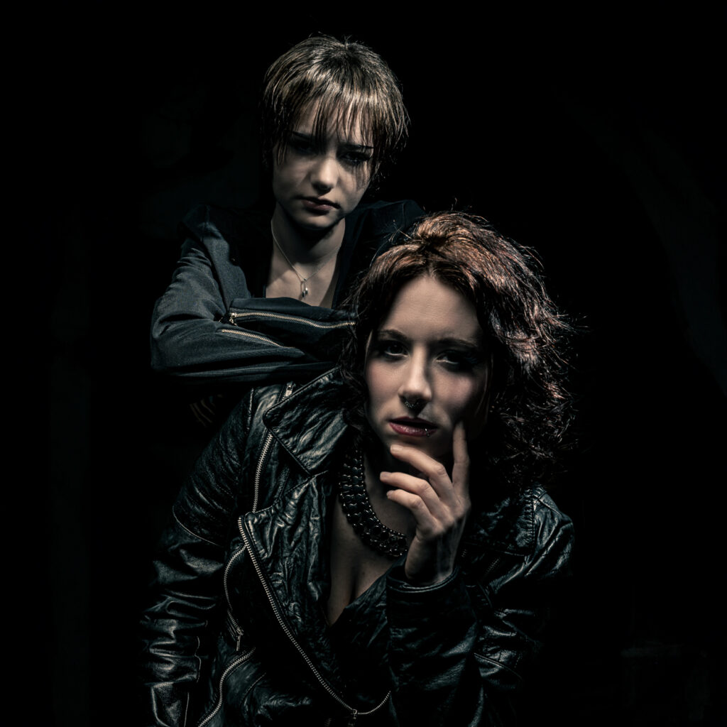 Ausdrucksstarkes Studio‑Porträt mit dunkler Lichtstimmung – professionelle Porträtfotografie in Goslar, Fotoagentur Otto